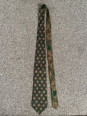 Tommy Hilfiger pattern tie